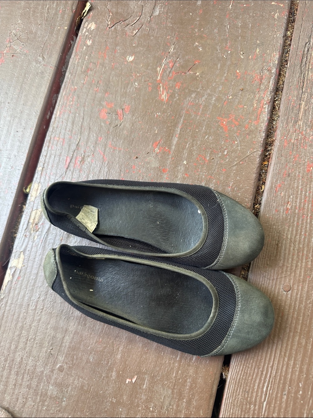 Patagonia Olive Green & Black Women's Ballet Flats